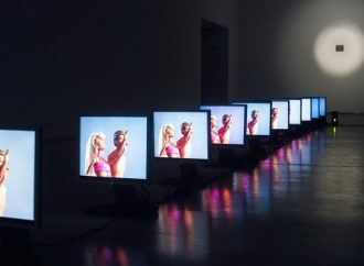 V Považskej galerii umenia zachraňujú videoinštalácie z 90. rokov