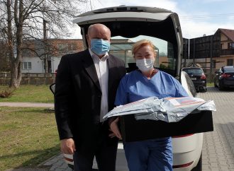 Mesto Liptovský Hrádok rozdalo 150 ochranných krytov tváre a očí