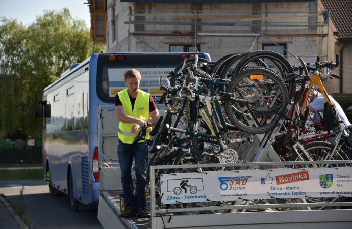Za prvý víkend bolo prepravených cyklobusmi 105 bicyklov