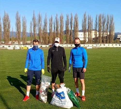 Hráči FK Rajec odbremenili prírodu od odpadkov. Vyzývajú aj ostatných