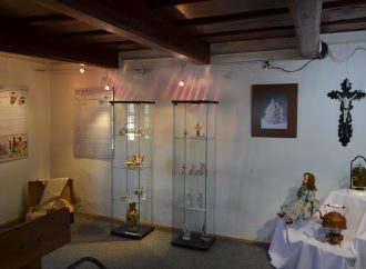 Oravské múzeum pripravilo v priestoroch Florinovho domu výstavu Spomienky z porcelánu
