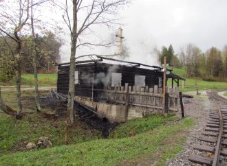 Požiar zničil goralskú drevenicu v sedle Beskýd