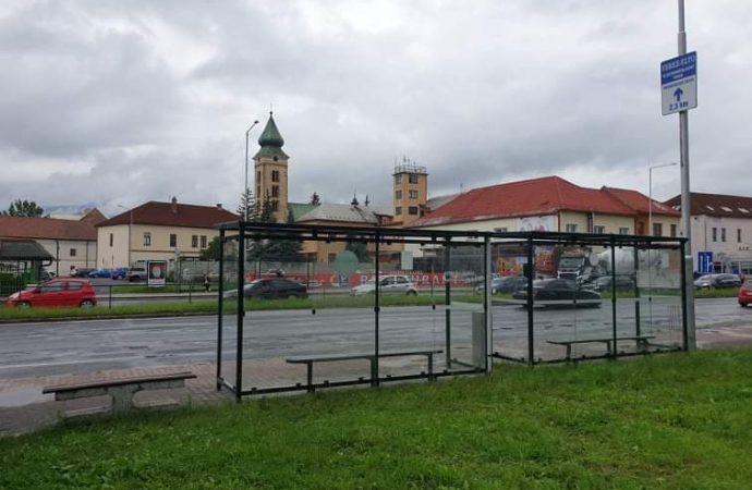 Na frekventovanej zastávke v Liptovskom Mikuláši pribudol autobusový prístrešok