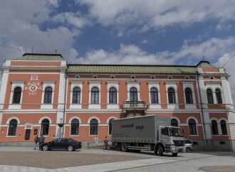 Mesto Ružomberok dostalo 9 paliet hygienických potrieb a 3 palety kancelárskeho papiera