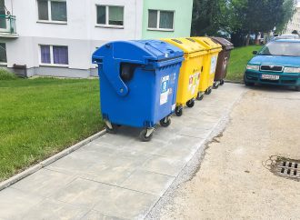 Mesto Dolný Kubín pokračuje v budovaní nových odstavných plôch na smetné koše