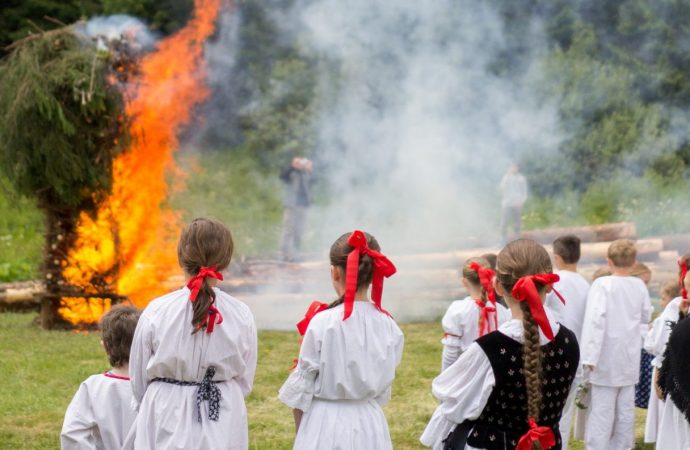 Bylinky aj tradičná vatra. Zažite čaro Jánskej noci v Múzeu kysuckej dediny vo Vychylovke