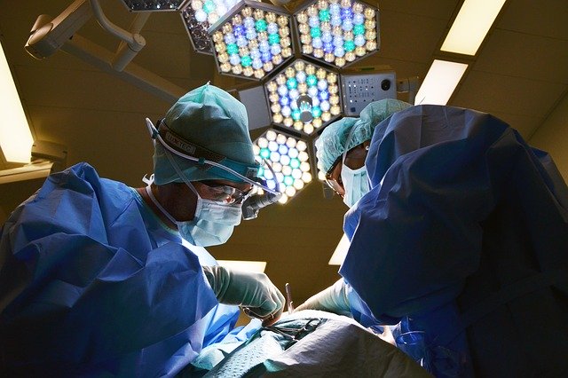 Svetový deň transplantácií – Čo s pacientmi, ktorí sa k darovanému orgánu správajú nezodpovedne?