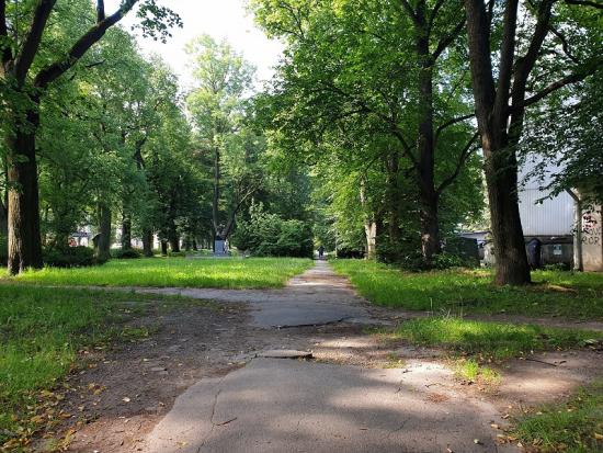 Mesto Liptovský Hrádok plánuje ešte v tomto roku realizovať opravu chodníka v Sadoch M.R. Štefánika