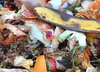 Kysucké Nové Mesto rozbieha distribúciu štartovacích balíčkov zberu kuchynského odpadu
