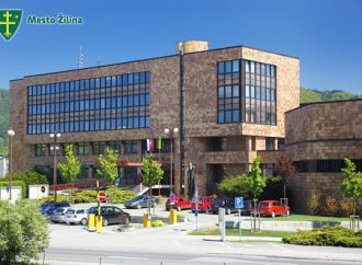 Mestský úrad v Žiline ostáva zatvorený. V núdzovom režime fungujú len služby pokladne a podateľne