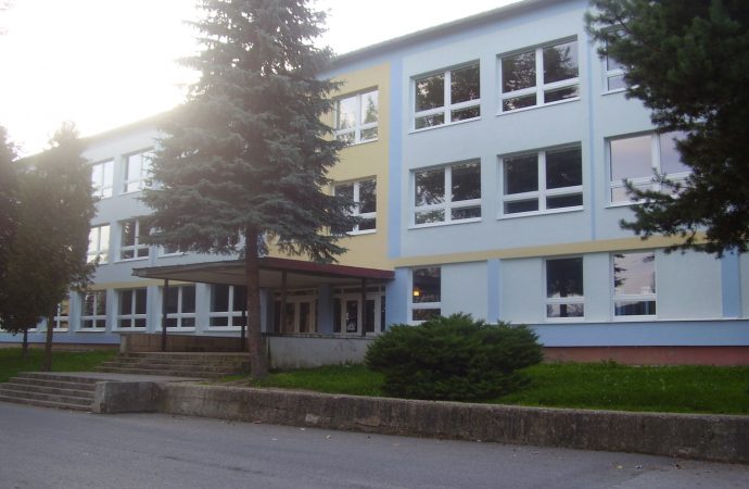 Základná škola Márie Medveckej prerušuje vyučovanie