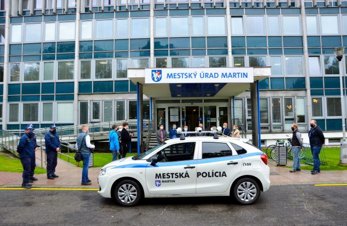 Mestská polícia v Martine testuje najmodernejšiu technológiu on-line kontroly parkovania