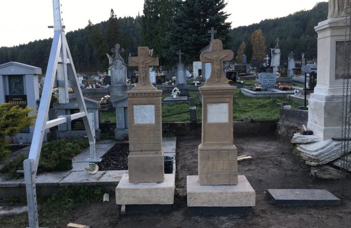 Na cintoríne v Kláštore pod Znievom dokončujú reštaurovanie náhrobkov rodiny Tocsek