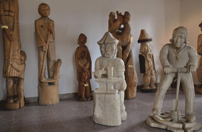 V obci Babín sa nachádza jedinečná Galéria ľudového rezbárstva
