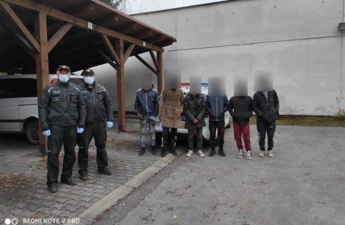 V Čadci polícia zadržala šesť cudzincov