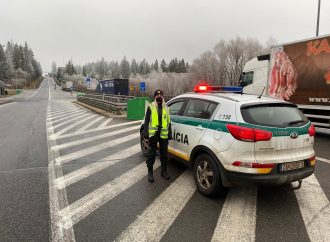 Policajti z Obvodného oddelenia PZ v Trstenej vykonávali kontrolu na hraničnom priechode