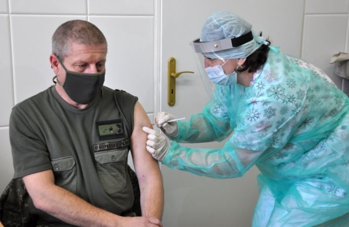 Ústredná vojenská nemocnica v Ružomberku začala s očkovaním svojich zamestnancov