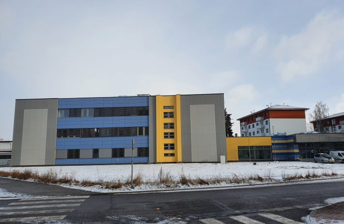 Budova Strednej zdravotníckej školy v Liptovskom Mikuláši sa zmenila na nepoznanie
