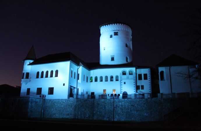 Budatínsky hrad bude na Veľkú noc svietiť na modro