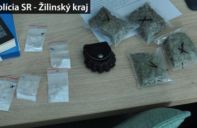 Policajti na Liptove našli kokaín a tisícky dávok marihuany