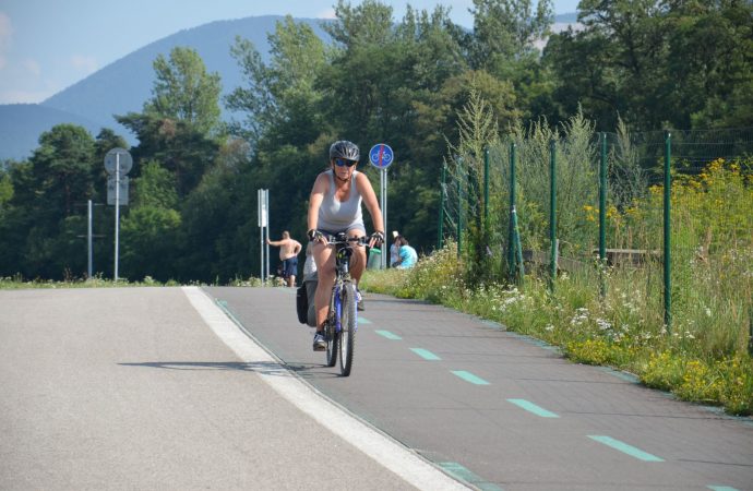 Projekt vybudovania Vážskej cyklodopravnej trasy má v župe stále zelenú