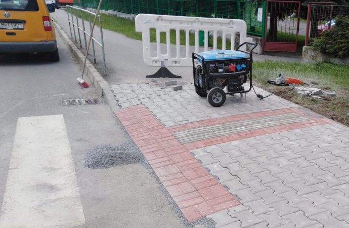 Bezbariérová úprava chodníka pri škole na Podbrezinách v Liptovskom Mikuláši