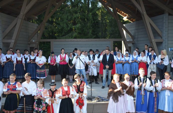 JÁNOŠÍK&ONDRÁŠ Folk Fest už po ôsmykrát zavíta do unikátneho prostredia kysuckej prírody, dreveníc a úvraťovej železničky