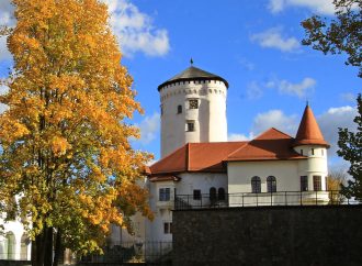 Hry farieb jesenného lístia na Budatínskom hrade