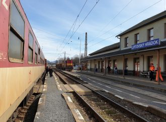 Víkendové vlakové spojenie sa pre cestujúcich v Liptovskom Hrádku a okolí mierne zlepší