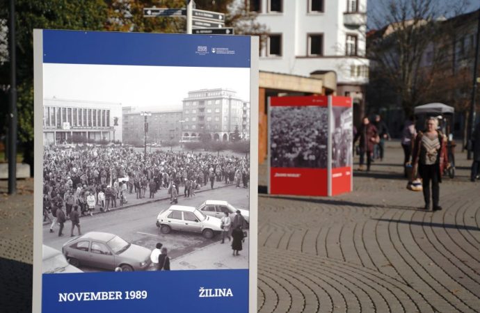Spomienková výstava fotografií k 32. výročiu nežnej revolúcie
